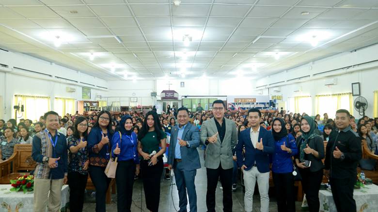 Karya Inspirasi Indonesia Gelar Seminar Bahasa Inggris Terspektakuler di Universitas HKBP Nommensen