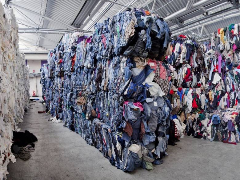 Dampak Industri Fast Fashion terhadap Keberlanjutan Lingkungan