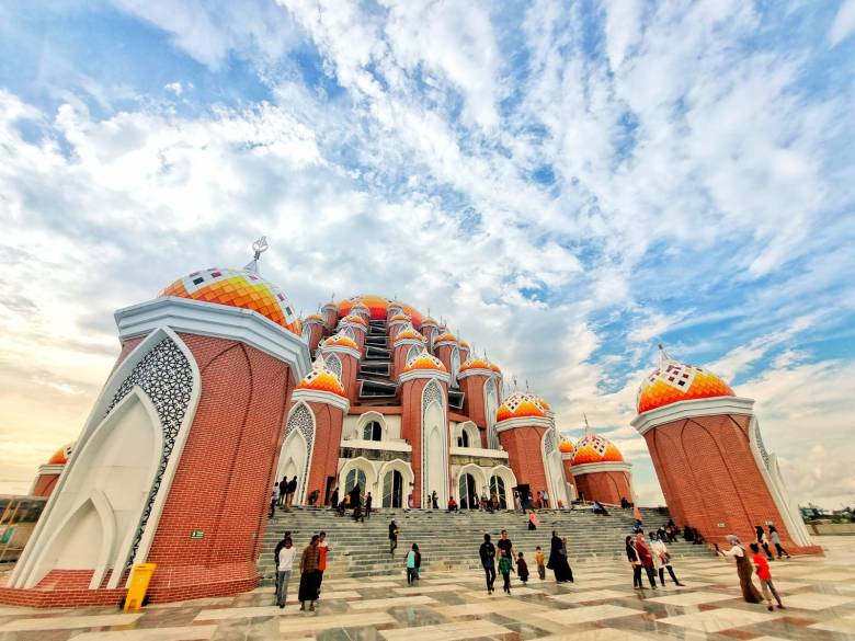 Masjid 99 Kubah Karya Ridwan Kamil Jadi Landmark Baru Kota Makassar