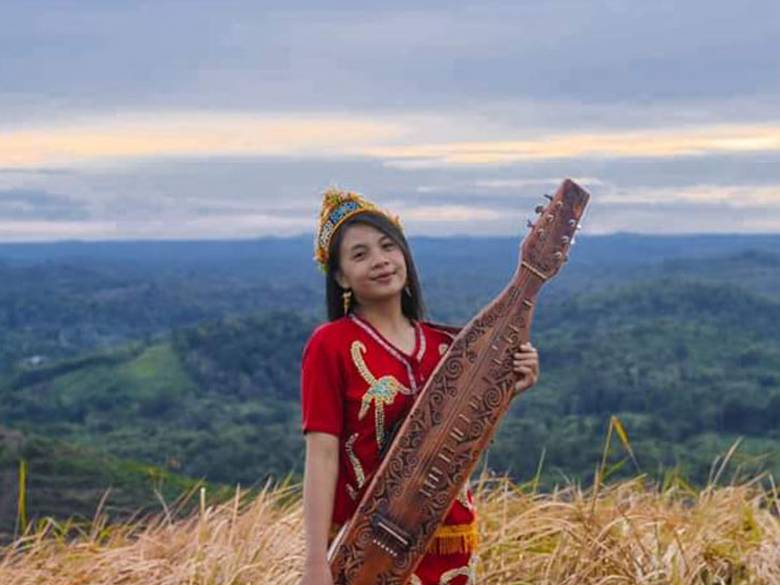 Delly Sape, Pelestari Musik Tradisional Khas Borneo