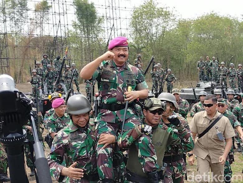 Panglima TNI Tinjau Sarang Petarung (Marinir) di Karangpilang