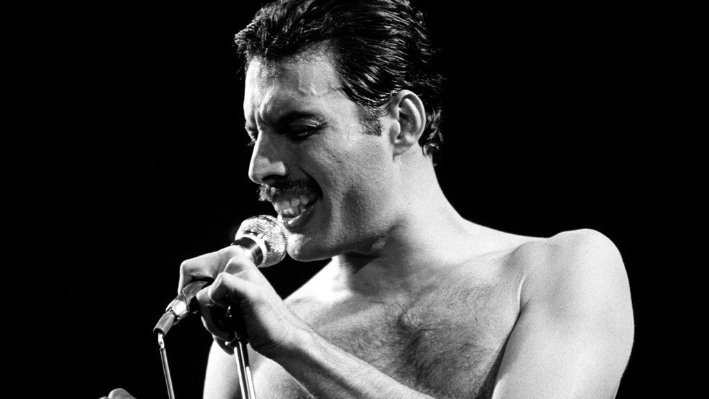 Freddie Mercury, Corona dan Bidara Arab