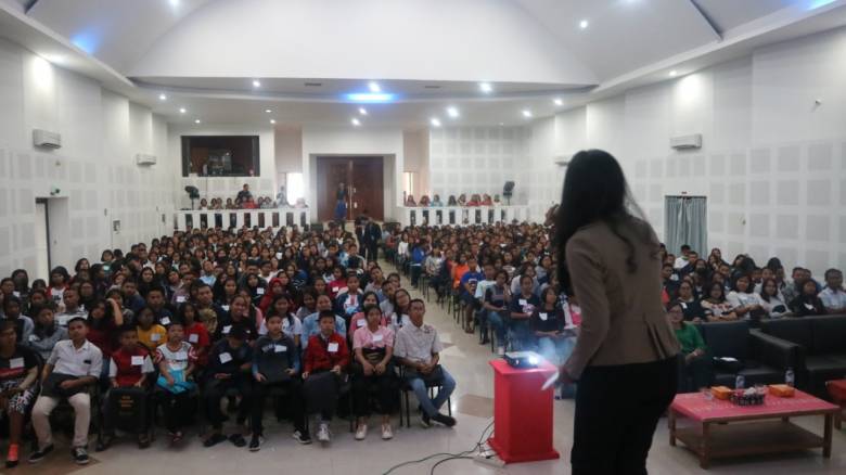 Bikin Bangga, Karya Inspirasi Indonesia Buat Pelajar Balige Senang Bahasa Inggris