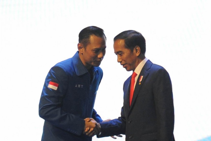 Demi AHY, Demokrat Sebaiknya Tegas Dukung Jokowi