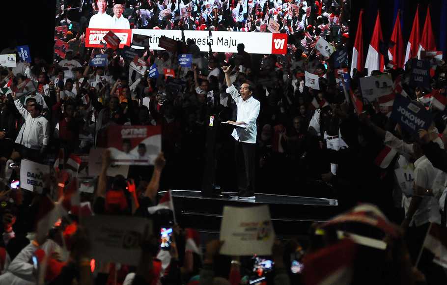 Jokowi Tantang Pengusaha Kembalikan Lahan, Gertakan atau "Warning"?