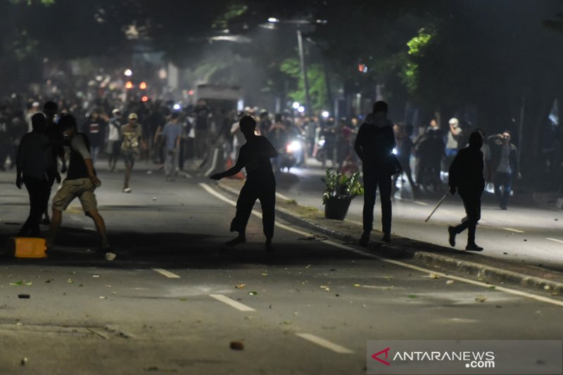 Perusuh Itu  Kambuh di Saat Indonesia Selamat dari Rencana Terorisme