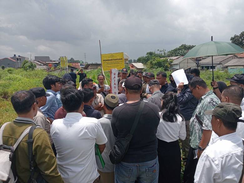 Sidang pemeriksaan setempat pengadilan Tata Usaha Negara PTUN serang di jalan gelatik RT 01 RW 03 kelurahan sawah kecamatan Ciputat Tangerang Selatan