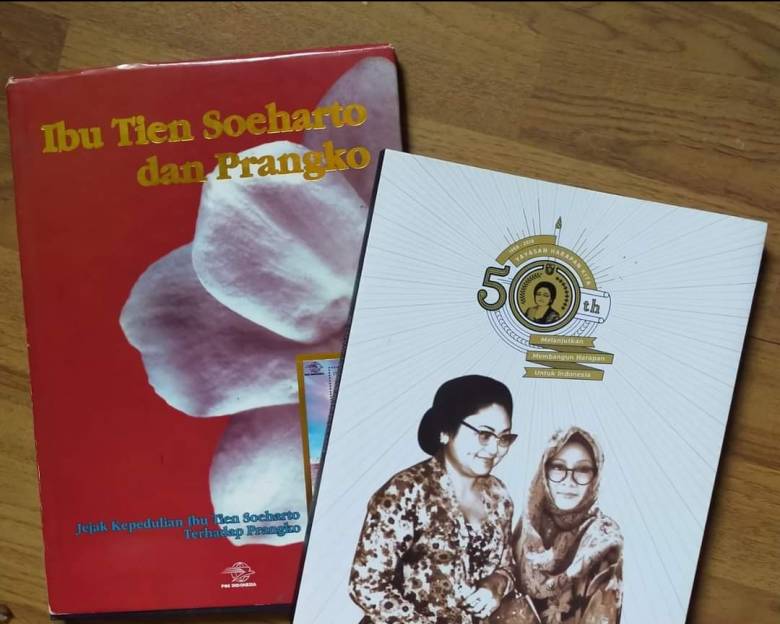 Dua Buku tentang Ibu Tien Soeharto