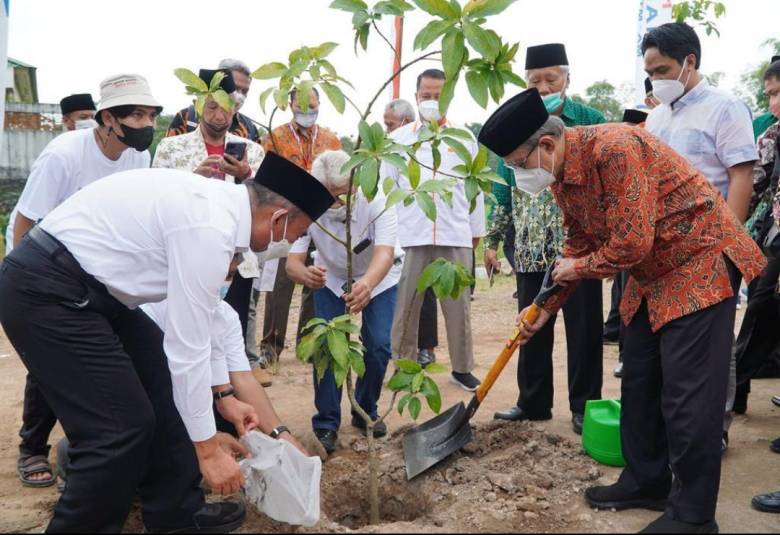 Ketua Umum PP Muhammadiyah Ambil Bagian Aksi Tanam 10 Juta Pohon