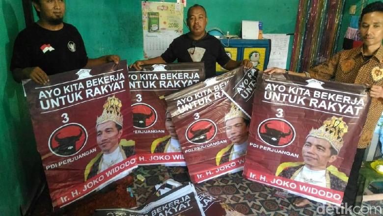 Pemasang “Raja Jokowi” Ternyata Pendukung Jokowi Sendiri!