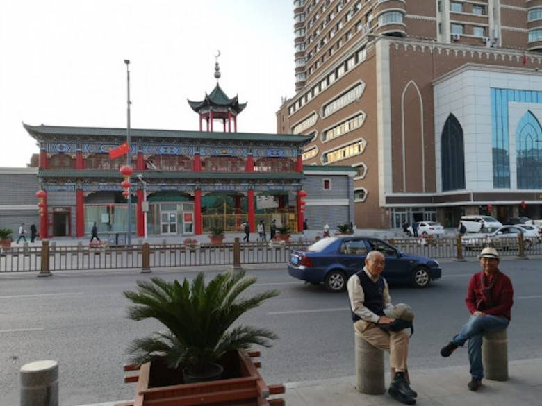 Dari Parit ke Xinjiang