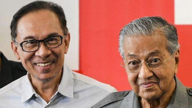 Perseteruan Dua Singa: Mahathir Mohamad versus Anwar Ibrahim dalam Puisi Esai