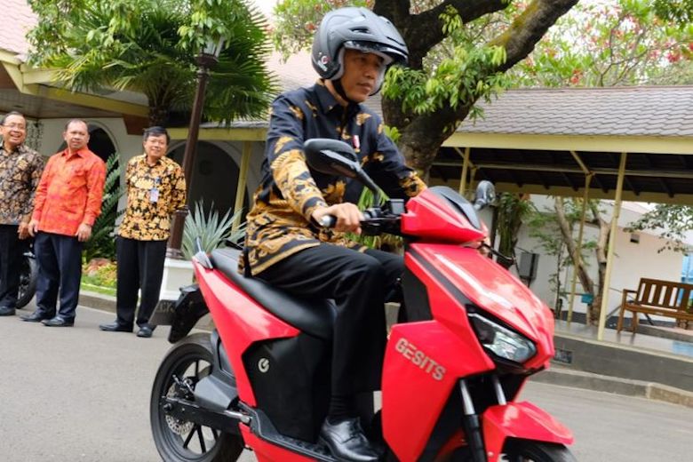 Jokowi soal Rp26 Triliun, Motor Gesits Seharga Rp130 Triliun