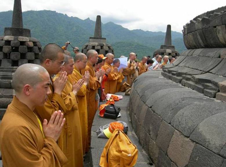 Meski Tempat Ibadah, Biarkan Borobudur Jadi Tempat Wisata Juga