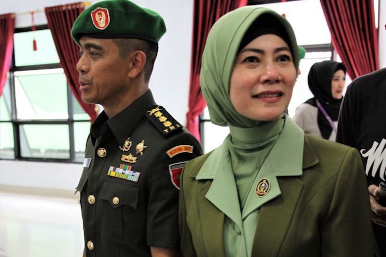 Istri Anggota TNI Tergelincir di Medsos, Suami Jadi Korban
