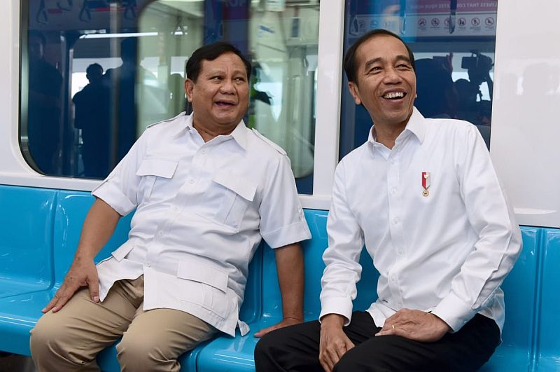 Sejarah Baru, Prabowo dan Jokowi Berada Dalam 1 Gerbong MRT