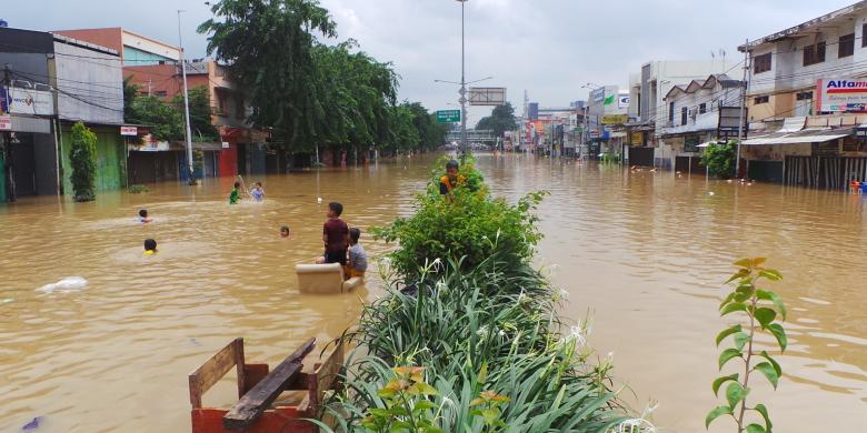 Normalisasi Sungai Terhenti, Jakarta Siap-siap Hadapi Banjir