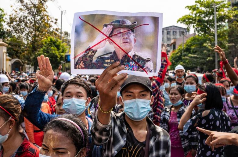 Myanmar, Kaum Muda versus Militer