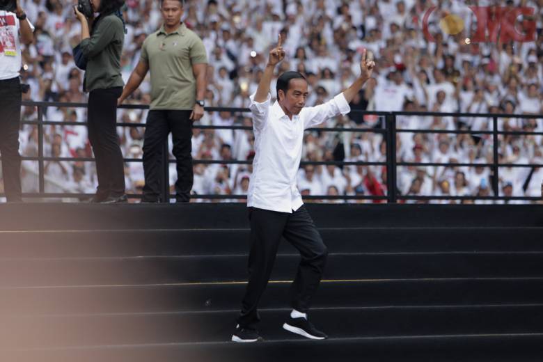 Berlari-lari Anjing Ala Jokowi
