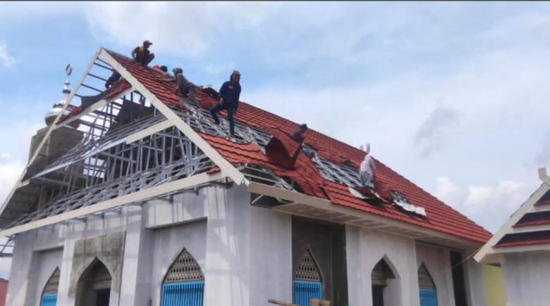 Hanya Karena Bangunan dan Atap Masjid Mirip Gereja, Lalu Minta Dibongkar