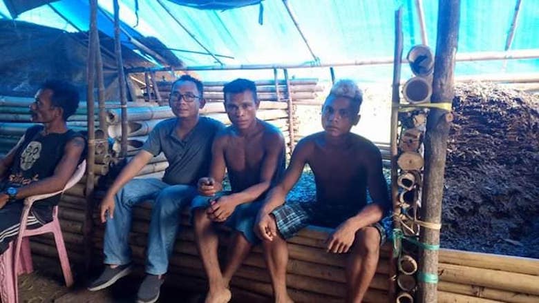 Perjalanan ke Pulau Buru [2]: Hidup dalam Ketel terpal Biru