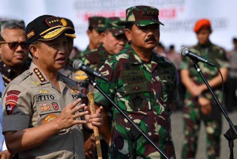 Keliru, Tak Percaya kepada Panglima TNI dan Kapolri