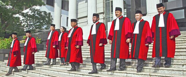 Menyorot Kredibilitas Hakim Mahkamah Konstitusi