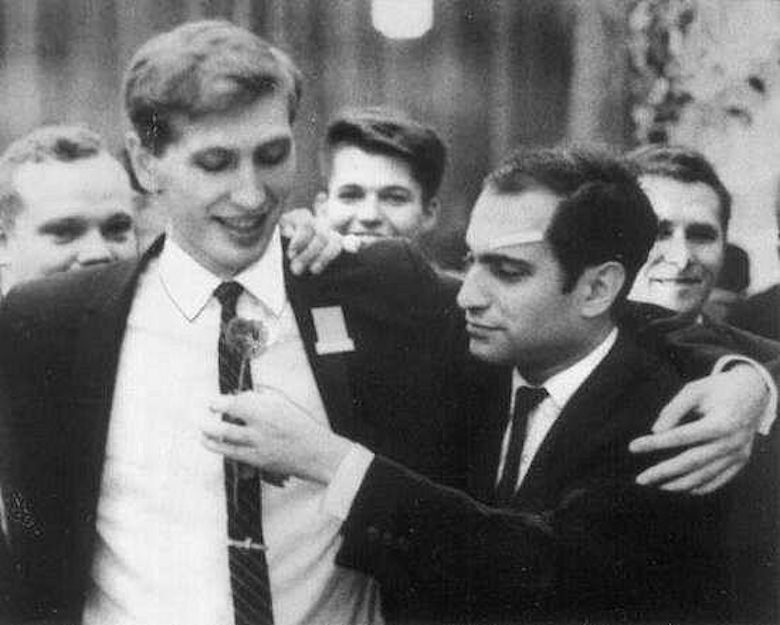Mengenal Bobby Fischer [3]  Dibantai Mikhail Tal Tanpa Balas