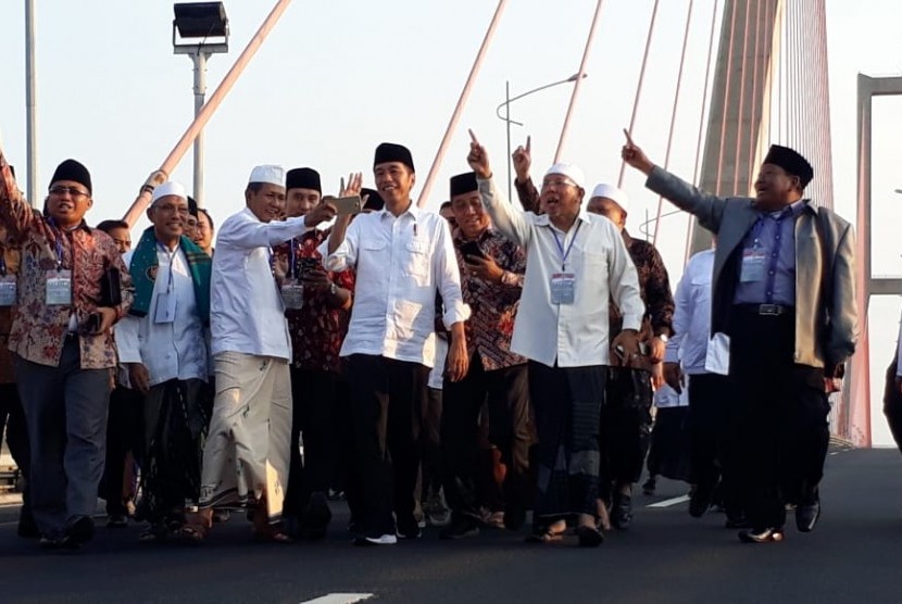 Rakyat Senang Jembatan Suramadu Digratiskan, Kecuali Politikus Sontoloyo