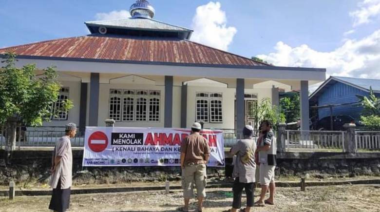 Rusak Masjid di Sintang, Tangkap Teroris Zainudin dan Bupati Sintang