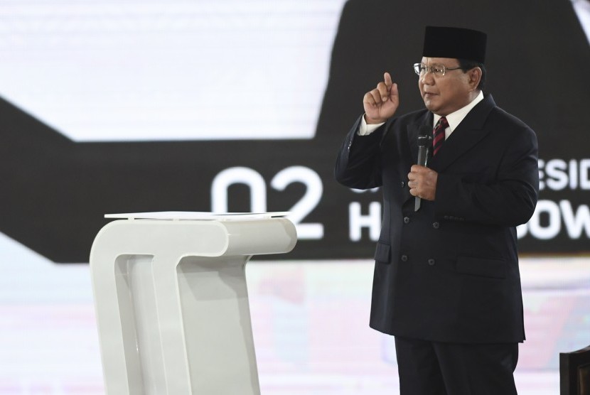 Absurditas Debat Capes dan Ikhtiar Prabowo