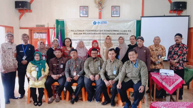Prodi PGSD Unisri Surakarta Mengadakan Pelatihan Peningkatan Kompetensi Guru SD di Selo Boyolali