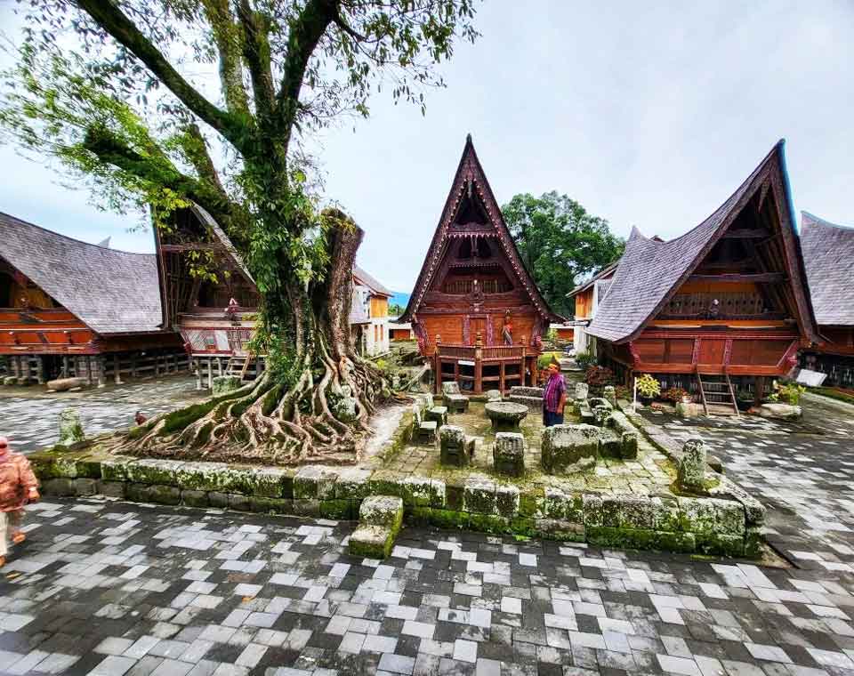 Huta Siallagan | Desa Adat Batak yang Legendaris dengan Kisah Batu Kursi dan Peradaban