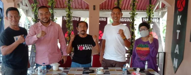 Silaturahmi Dengan Budayawan Aris Abeba, Ketua AMPG Riau Minta Restu