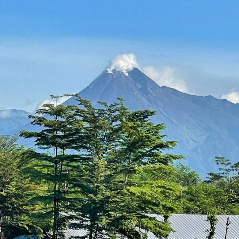 Di Kaki Gunung Merapi