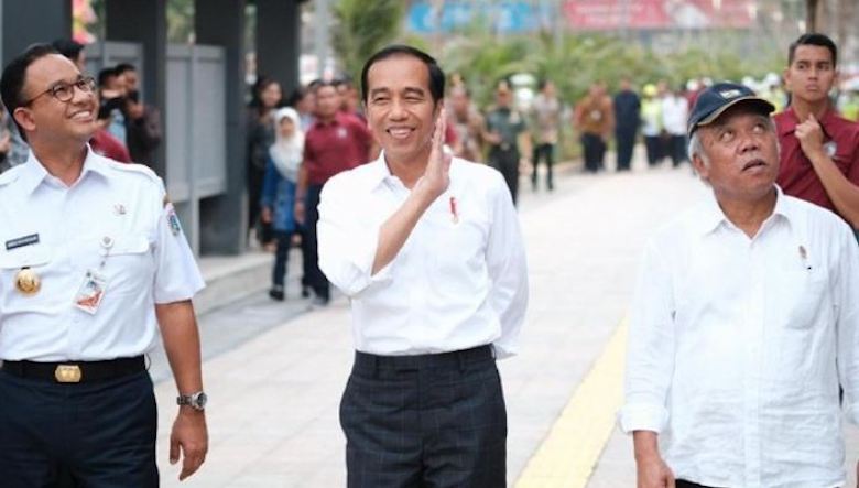 Banjir Salahkan Jokowi, Praktik "Post Truth" dan "Firehose of Falsehood"