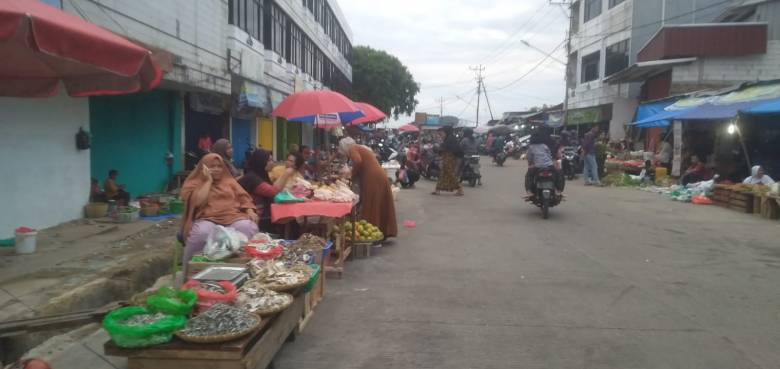 Diduga Pemerintah Tutup Mata, Pedagang Pasar SMEP Kembali Berjualan di Pasar Gintung