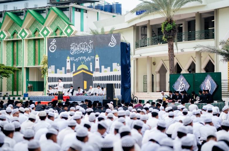 Peringati Isra Mi'raj 1446 H Ribuan Santri Ponpes Darunnajah Gelar Khataman Al Aquran Serentak Se Indonesia Dalam Sehari