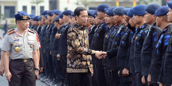 Apa Makna Blusukan Presiden Jokowi ke Barak-barak Militer?