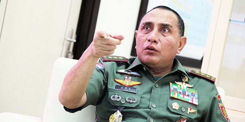 Pembatalan Mutasi TNI: Kalau Bukan Politis, Apa Lagi?