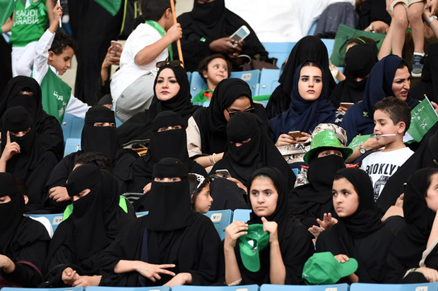 Perempuan Arab Saudi Kini Bisa Dukung Klub Favorit Langsung di Stadion