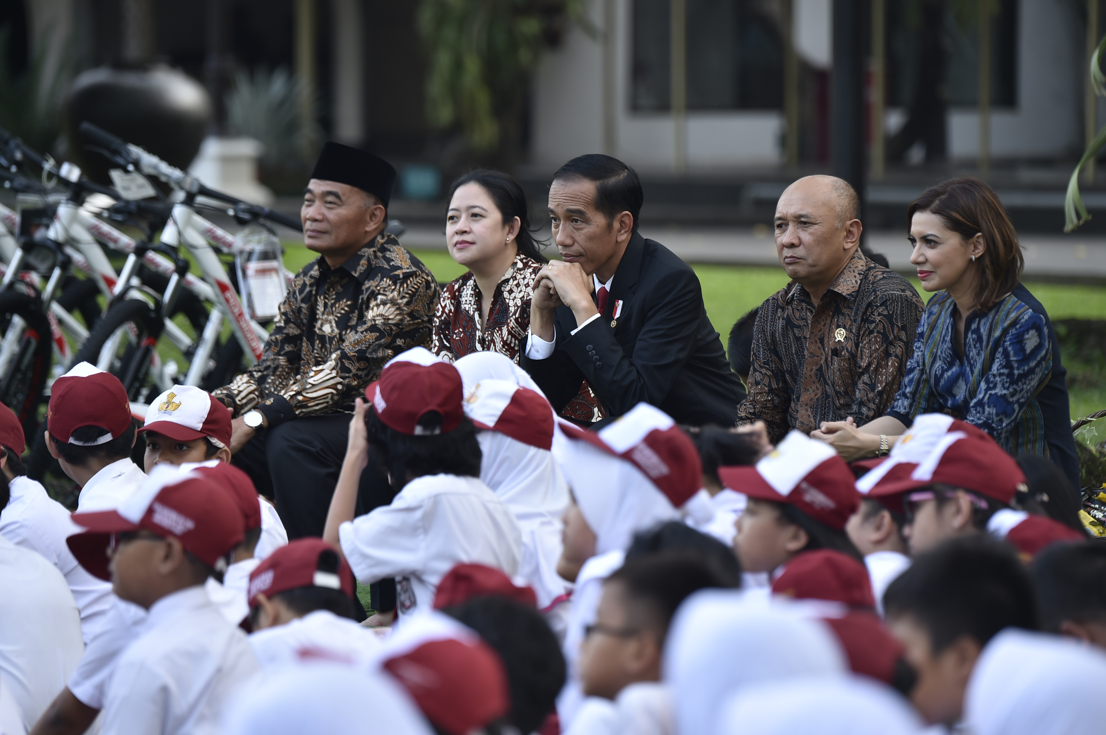 Presiden Jokowi dan Pemilih Berpendidikan Rendah