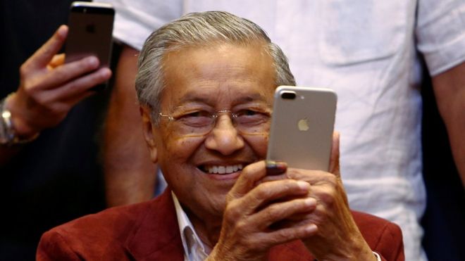 Pak Tua Mahathir Mohamad "Come Back", Najib Menunggu Nasib