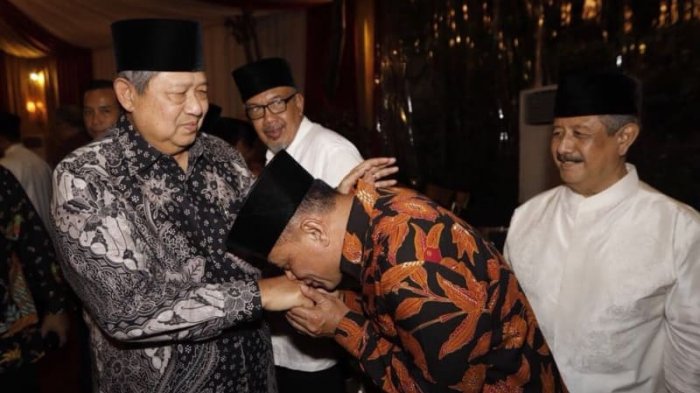 Tafsir Cium Tangannya Gatot Nurmantyo kepada SBY