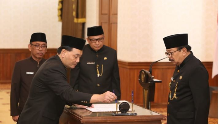 Mengapa Gubernur Soekarwo Memilih Jumadi Sebagai Pj Sekdaprov?