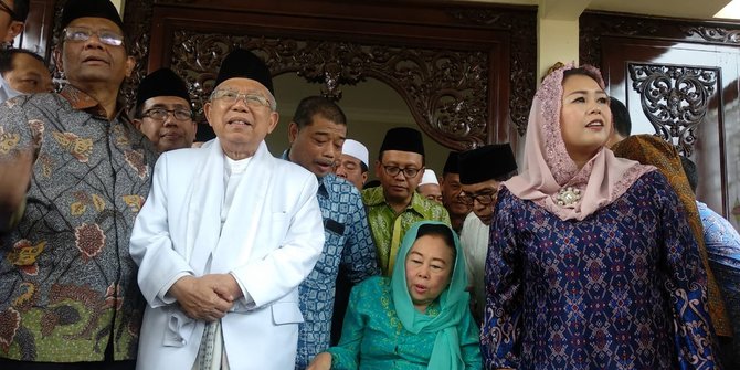 Keluarga Gus Dur Menerima Kunjungan Kyai Ma'ruf Amin